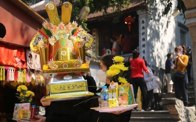 Mâm lễ đầy đủ khi đi đền Dinh Đô Quan Hoàng Mười cần sự chỉn chu và thành tâm 